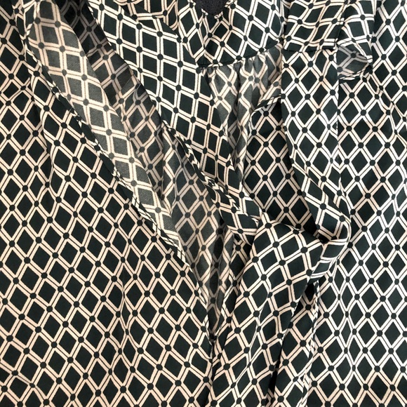 Sleeveless silk blouse V-neck and tie - Picture 2 of 6